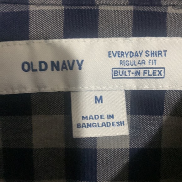 Men’s medium Old Navy button down shirt. This is NWOT, can be casual or dressy - Picture 3 of 3